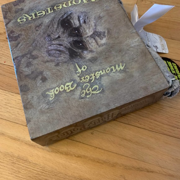 Harry Potter Monster Book Magical Creatures Glow In The Dark Throw Blanket NEW - Picture 8 of 16